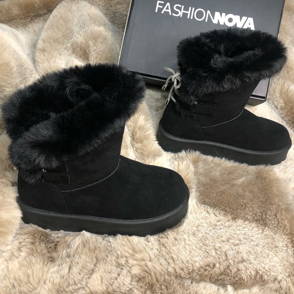 Fashion Nova Early Morning Black Faux Fur Platform Booties NWT - Picture 3 of 13